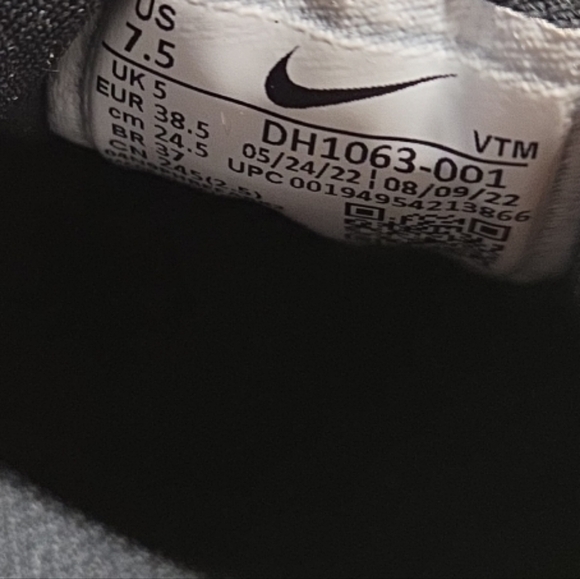 SOLD......Black Nike Air VaporMax Plus Sneakers - Picture 8 of 14